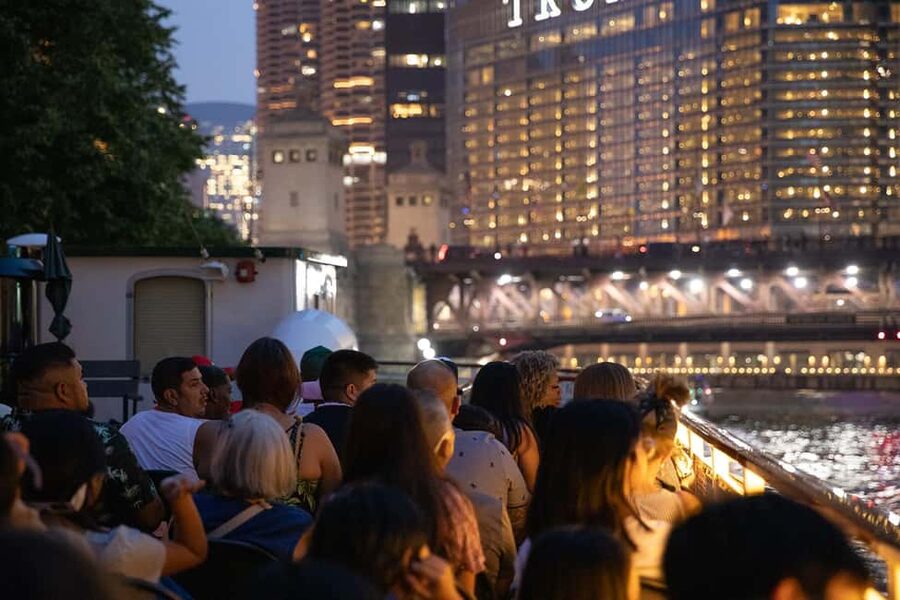 Chicago: Historic Gangsters & Twilight Tales Night Cruise - Key points to know before booking