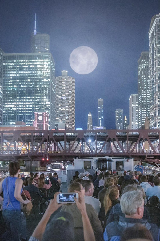 Chicago: Historic Gangsters & Twilight Tales Night Cruise - Why Chicago’s river feels different after sunset