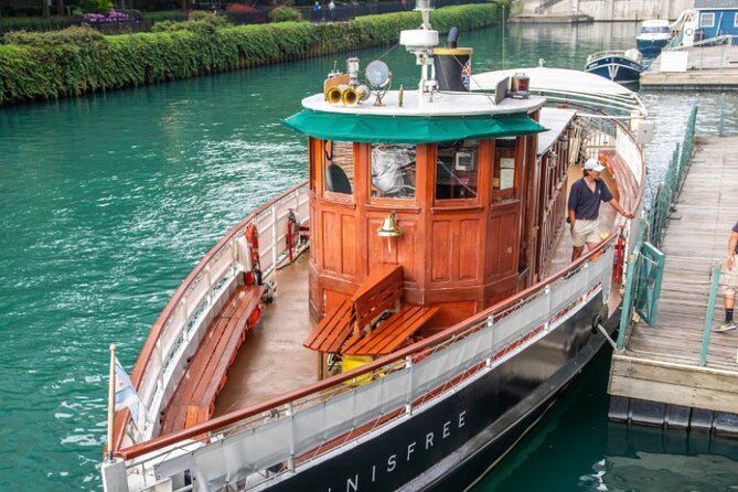 Chicago River Architecture Tour Aboard a Historic Yacht - The Wrigley Building in 10 minutes