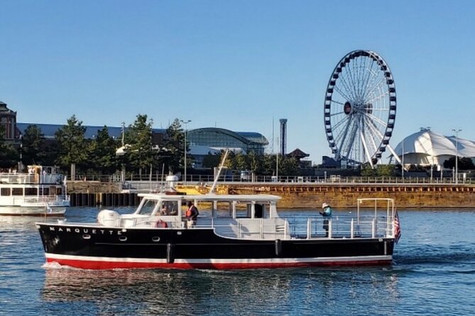 Chicago River Architecture Tour Aboard a Historic Yacht - Shade, seating, and what to bring