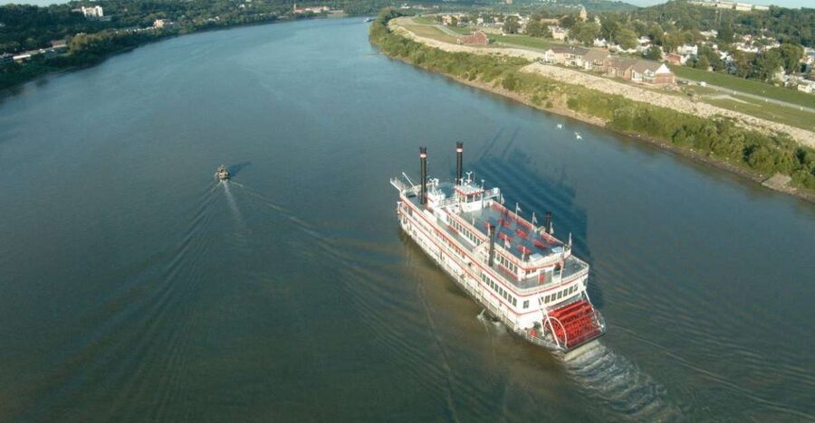 Cincinnati: Historic Sightseeing Cruise - Bridges, riverbanks, and a useful history lesson
