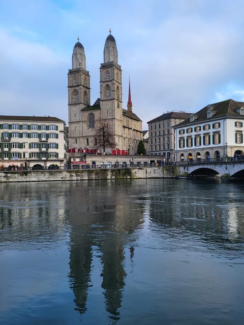 City tour historic old town Zurich - Lindenhof and the best closing views