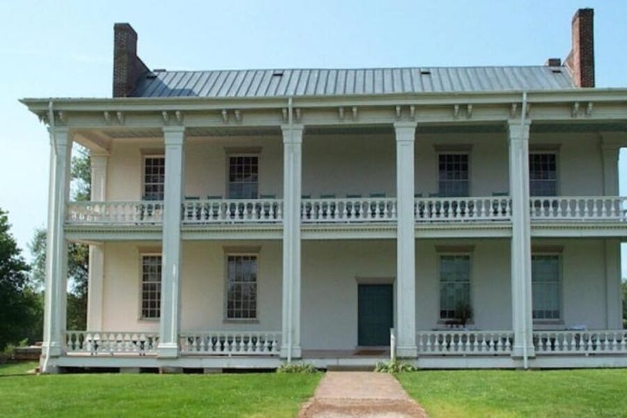 Civil War History Tour – The Battle of Franklin, Tennessee - The driver helps connect the three stops