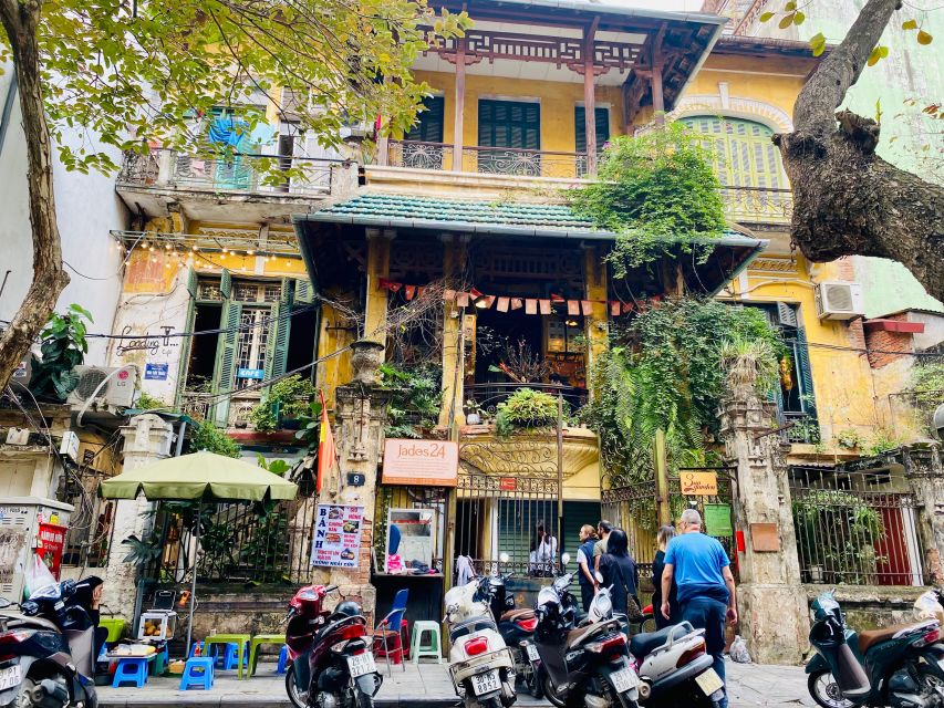 Coffee, History, and Architecture of the French Quarter - Key points at a glance