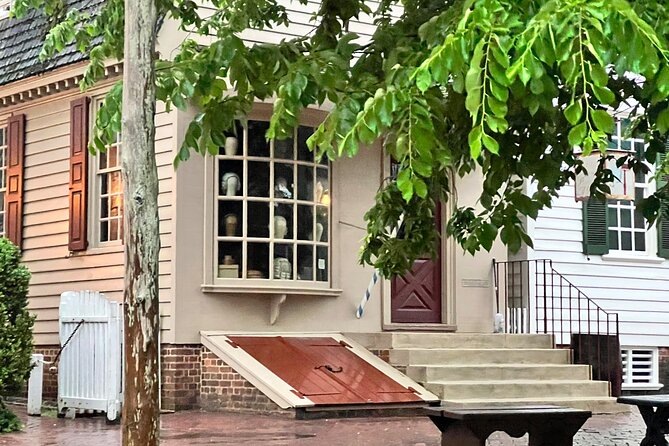 Colonial History Tour in Williamsburg Virginia - Bruton Parish and the end of the route