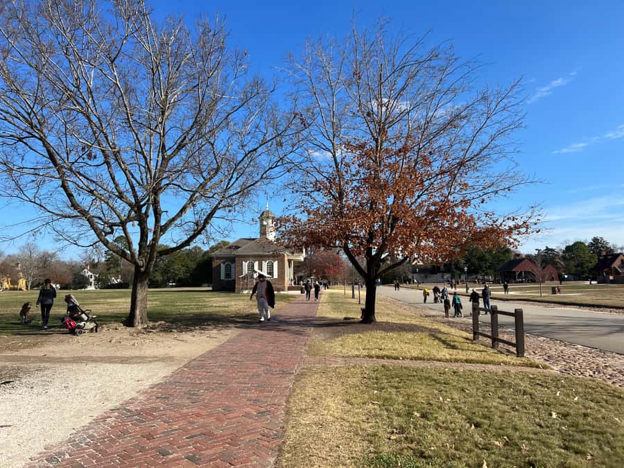 Colonial Williamsburg: Colonial History Guided Walking Tour - The Capitol begins the political story