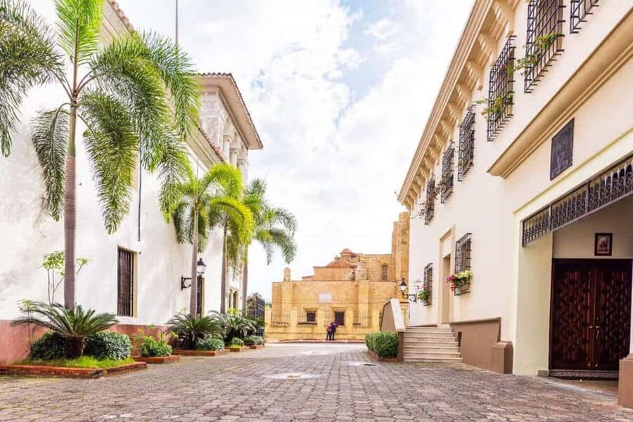 Colonial Zone: Historical Tour with a visit to the Columbus Lighthouse and Tres Ojos Park - The First Cathedral and the grand colonial monuments
