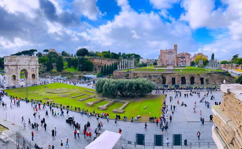 Colosseum Underground All-Access Experience w/ Ancient Rome - Guides who keep a long tour moving