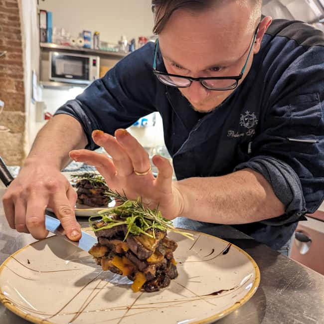 Communal dinner in an ancient Tuscan farmhouse - What arrives from the kitchen