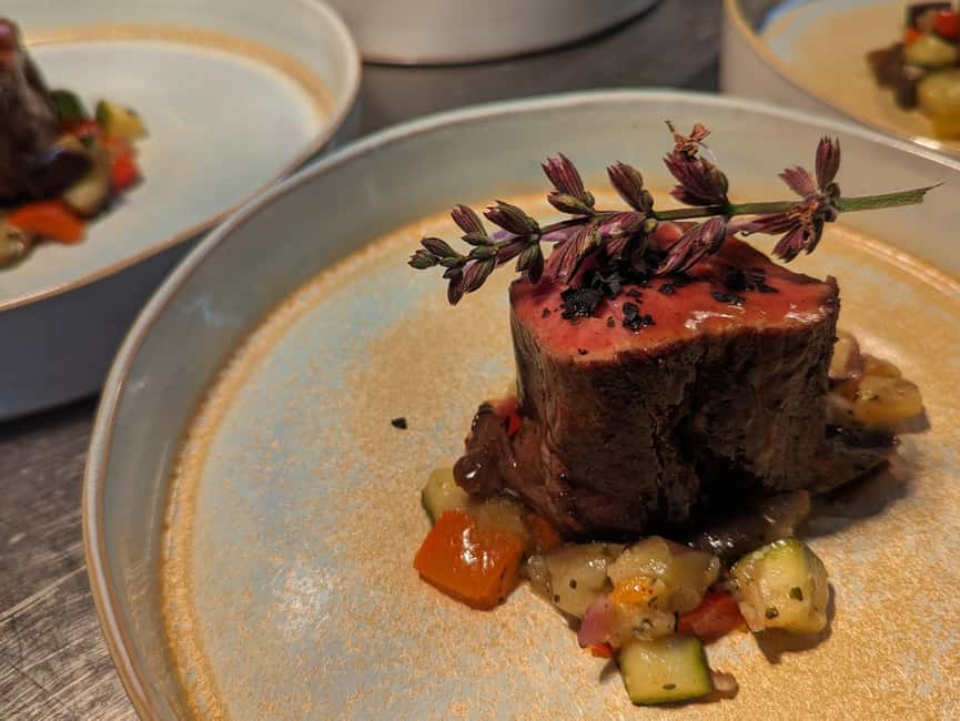 Communal dinner in an ancient Tuscan farmhouse - Local ingredients and the value of the meal