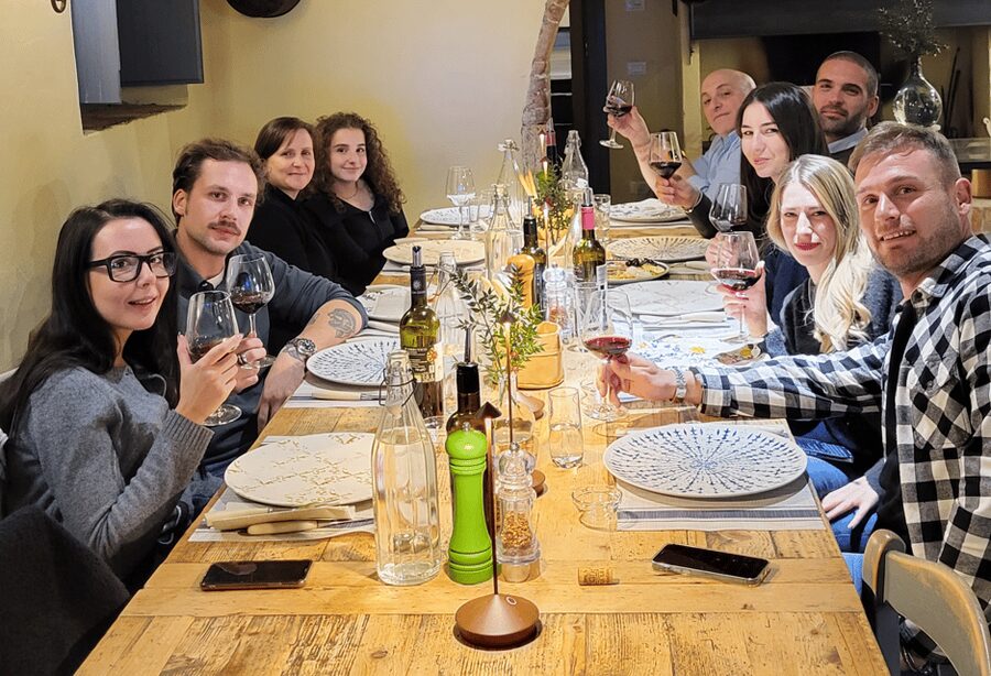 Communal dinner in an ancient Tuscan farmhouse - Timing matters more than at a normal restaurant