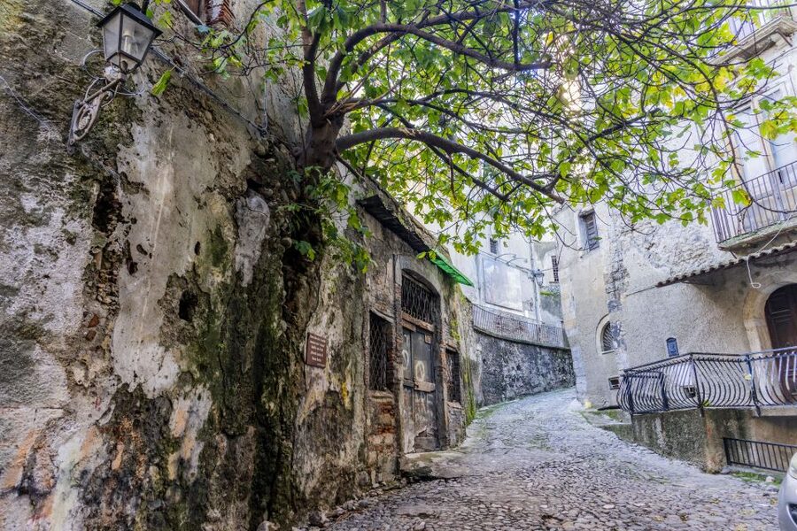 Cosenza: Audio Guide of the Historic Center - Start with the app, not the first monument