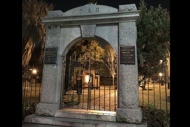 Creepy Crawl Night-Time Haunted Pub Walking Tour of Savannah's Historic District - Walking comfort, weather, and the end at Wright Square