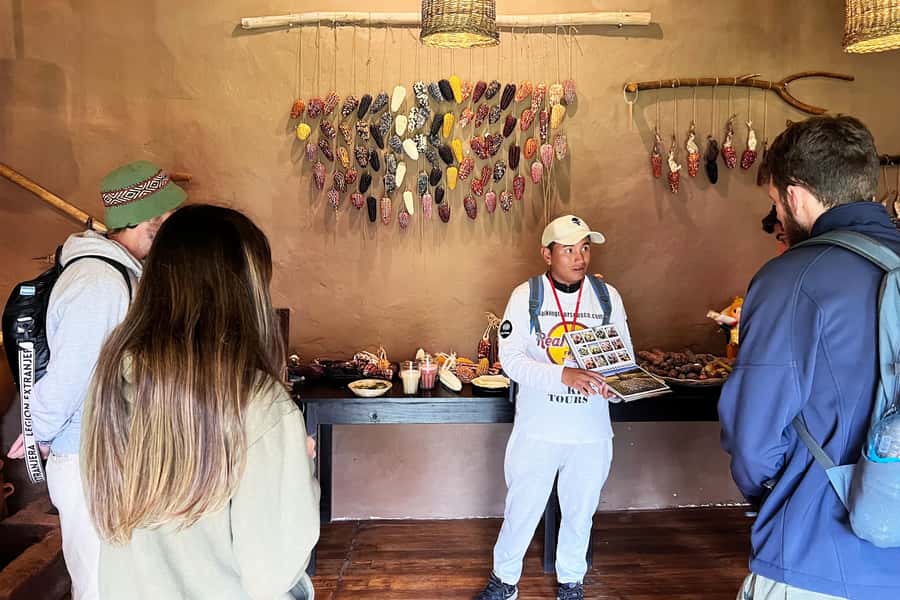 Cusco: Historic Walking Tour with Pisco Sour and Music Show - Qoricancha and the stones that explain Inca Cusco