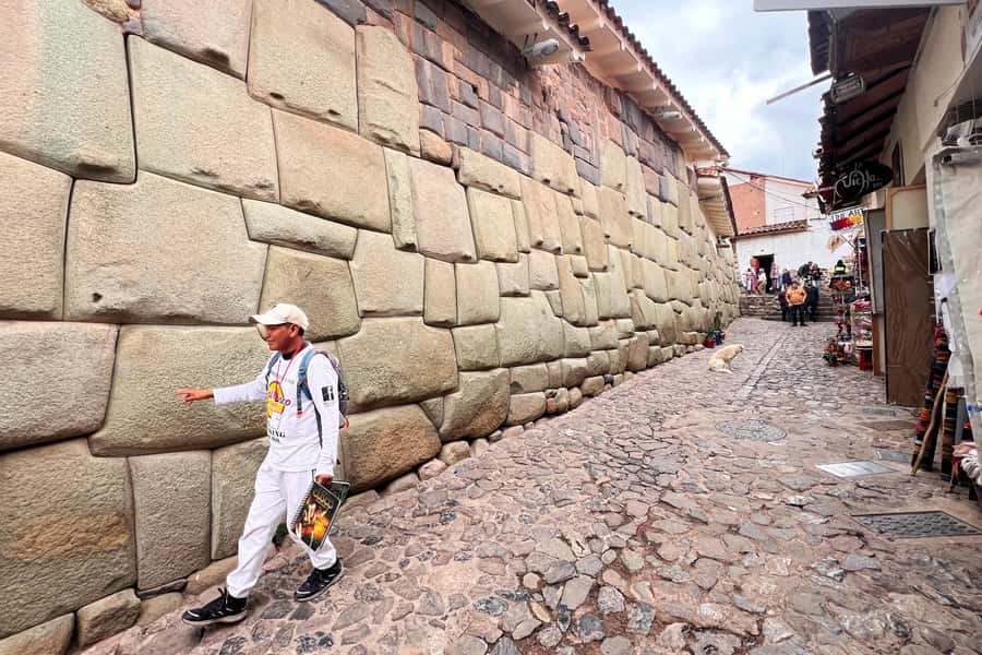 Cusco: Historic Walking Tour with Pisco Sour and Music Show - San Blas, steep lanes, and the city views