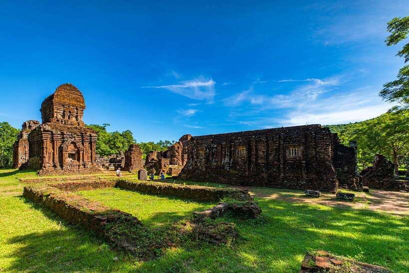 Da Nang: Full-day My Son Sanctuary And Hoi An Heritage Tour - Hoi An Market And The First Look At Town