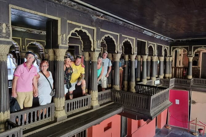 Discover Bangalore with Me (A Private Historical Walk Tour) - KR Market: flowers, vendors, and everyday Bangalore