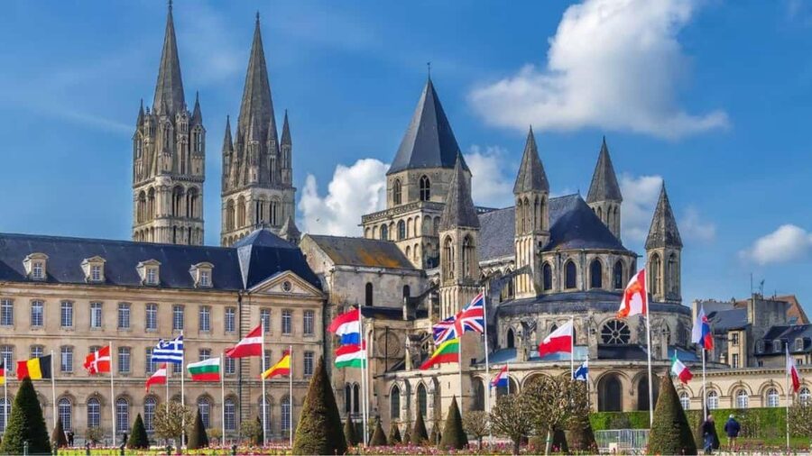 Discover Caen like never before: Guided tours between history & secrets! - Meeting at Place Courtonne