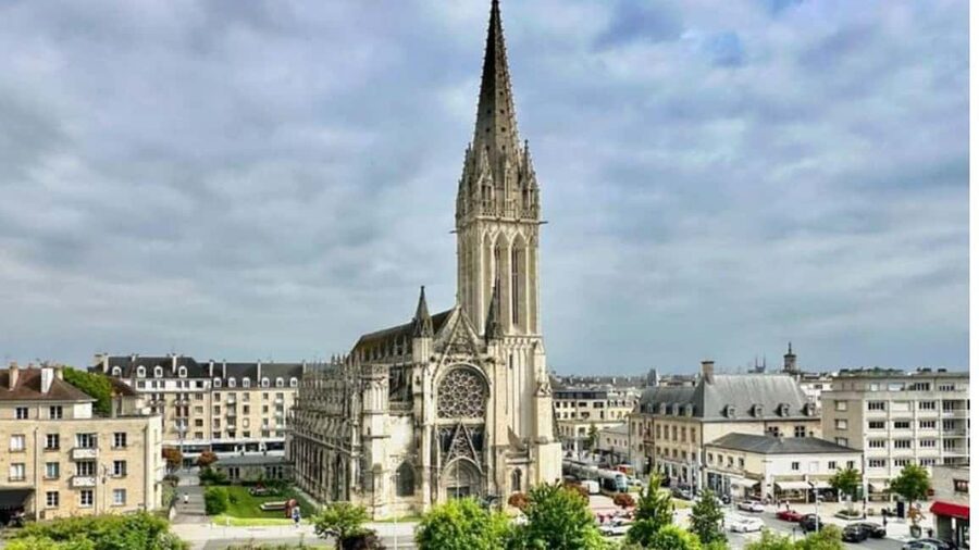 Discover Caen like never before: Guided tours between history & secrets! - Thomas as Your Guide