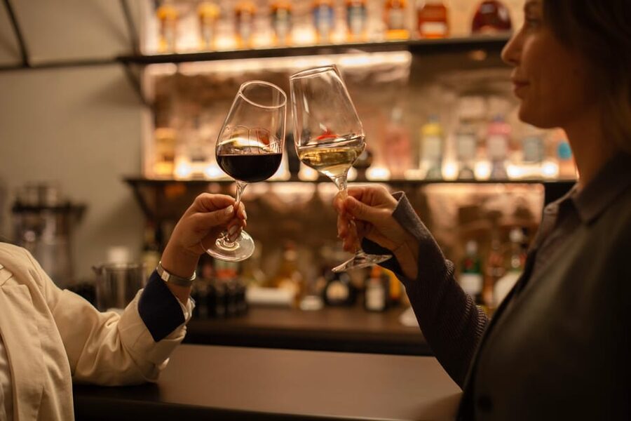 Discover Romania’s Wine Heritage in Brasov’s Historic Center - The opening pours: learning how Romania tastes