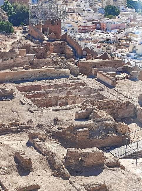 Discover the fascinating Alcazaba: History and unique views - First enclosure: the Muslim foundations