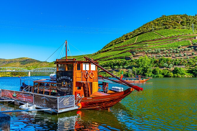 Douro Valley: Historical Sites, Wine Experience, Lunch & Cruise - Leaving Porto early for the Douro
