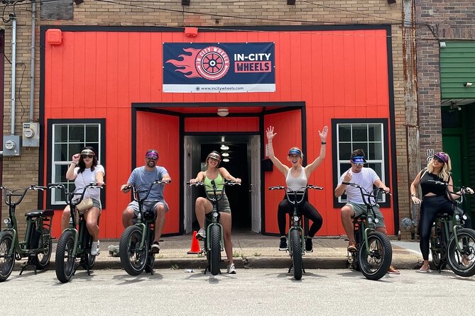 Downtown Dallas Sightseeing & History 2 Hour E-Bike tour - The AT&T Discovery District and downtown connections