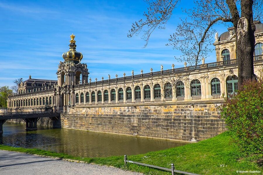 Dresden: Guided Beer Tour of the Historic Old City - Starting beneath the Kronentor at Dresden Zwinger
