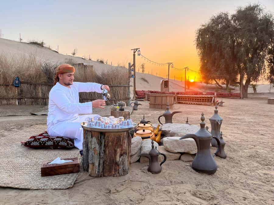 Dubai: Heritage Safari, Camel Ride & Al Marmoom Oasis Dinner - Shows after dinner and a quieter desert sky