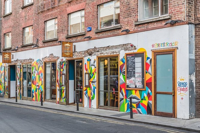 Dublin Historical Centre Food Tour with 8 Food Tastings & Drinks - A Flaggy Shore oyster in central Dublin