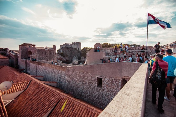 Dubrovnik: Ancient City Walls & Wars Walking Tour - The war stories and the human side