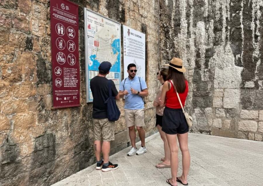 Dubrovnik: Small-Group Guided Old Town History Walking Tour - Onofrio’s Fountain and the Franciscan Monastery