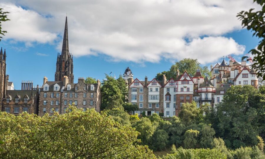 Edinburgh: 3-Hour Historical Walking Tour in Italian - Edinburgh Castle, the Mound, and the city’s big views