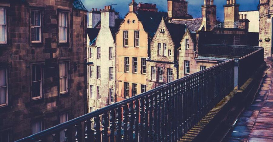 Edinburgh: 3-Hour Historical Walking Tour in Spanish - Starting near City Chambers and the Royal Mile