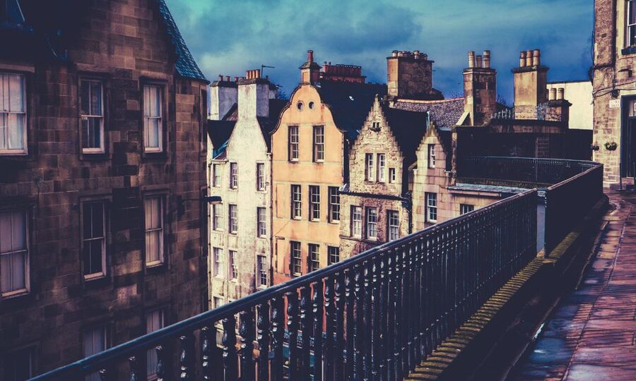 Edinburgh: 3-Hour Historical Walking Tour in Spanish - Edinburgh Castle and the Stone of Destiny