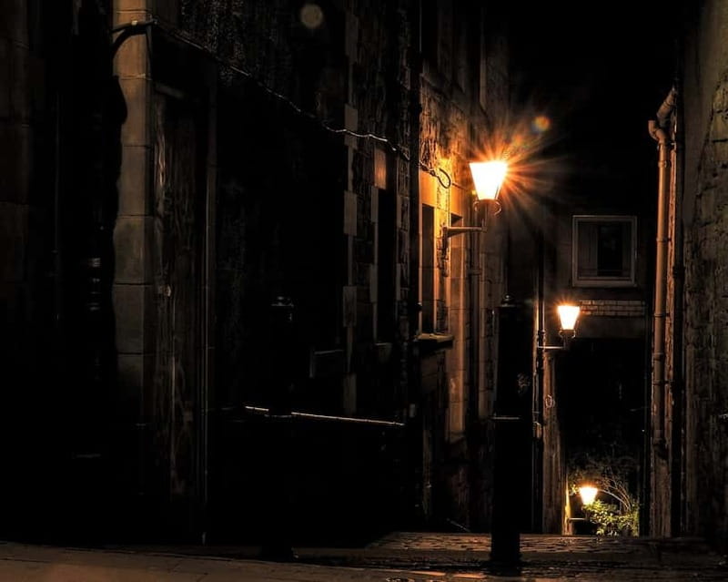 Edinburgh: Dark History Royal Mile Walking Tour - What this dark history walk is really about