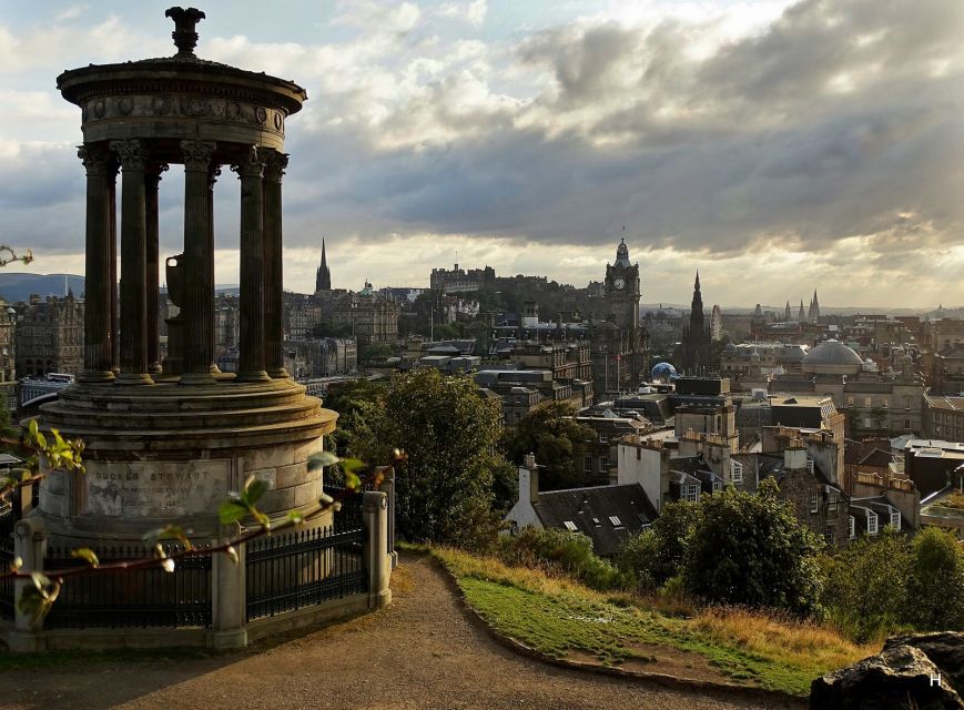 Edinburgh: Dark History Royal Mile Walking Tour - The guides make or break the experience
