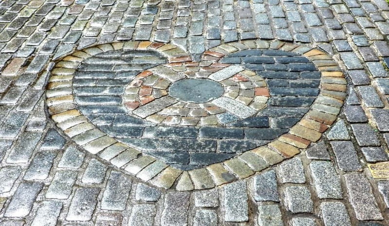 Edinburgh: Dark History Royal Mile Walking Tour - Starting at St. Giles Cathedral on the Royal Mile