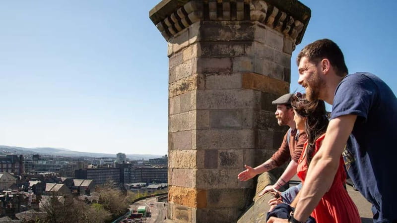 Edinburgh: Edinburgh Castle Guided History Tour with Tickets - The Great Hall and royal life