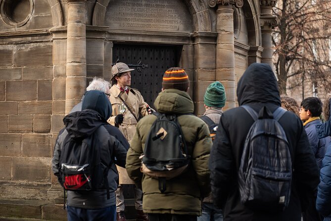 Edinburgh: Historical Gems Tour with Whisky & Local Flavours - Royal Mile Closes Most People Walk Past