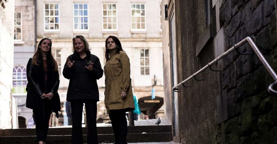 Edinburgh: Multi-Sensory Old Town Historical Walking Tour - St. Giles’ Cathedral and a careful start to the story