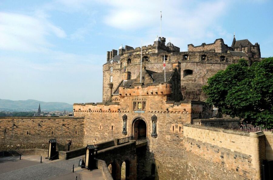 Edinburgh: Multi-Sensory Old Town Historical Walking Tour - Ending near Edinburgh Castle
