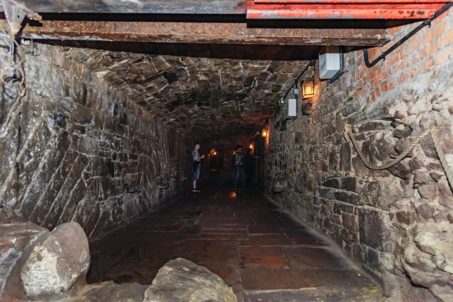 Edinburgh: Old Town and Underground Historical Tour - Key Points At A Glance