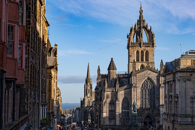 Edinburgh Old Town: Historical Guided Walking Tour - Starting on the High Street