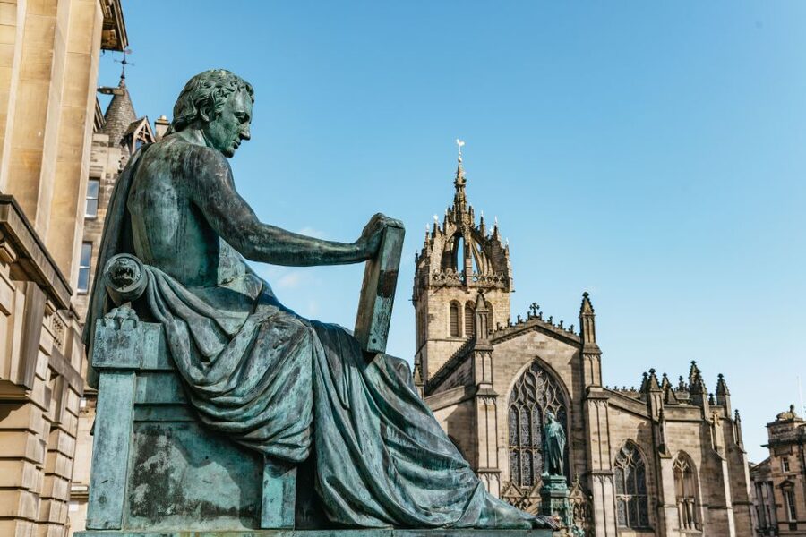 Edinburgh: Old Town History and Tales Walking Tour - The guides shape the experience