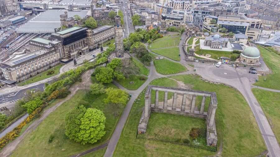 Edinburgh: Old Town History Walking Tour - St. Giles’ Cathedral and Edinburgh’s major buildings