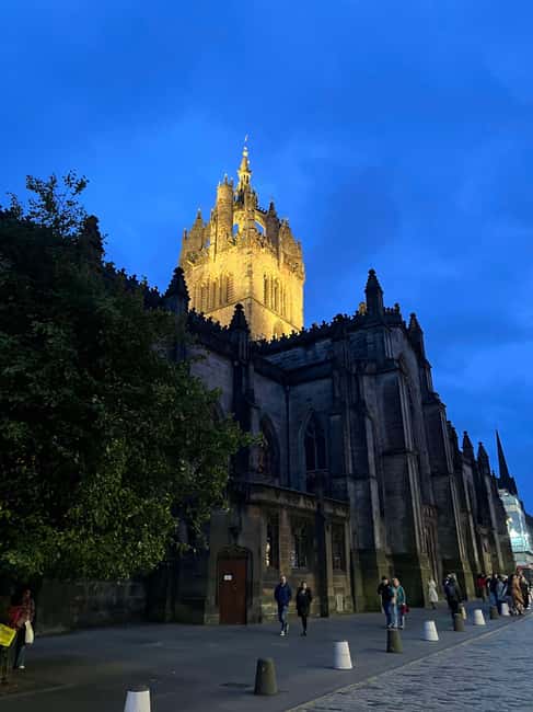 Edinburgh's Dark History Walking Tour - Edinburgh Castle and the beginning of the witch trials