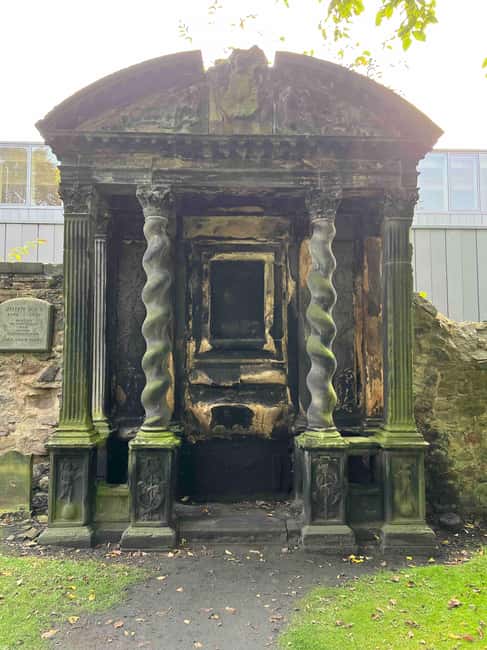 Edinburgh's Dark History Walking Tour - Burke and Hare, crime, and Edinburgh’s infamous names