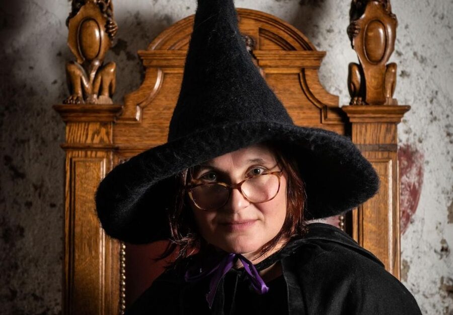 Edinburgh: Witches & Haunted History Walking Tour - How the storytelling handles a painful subject