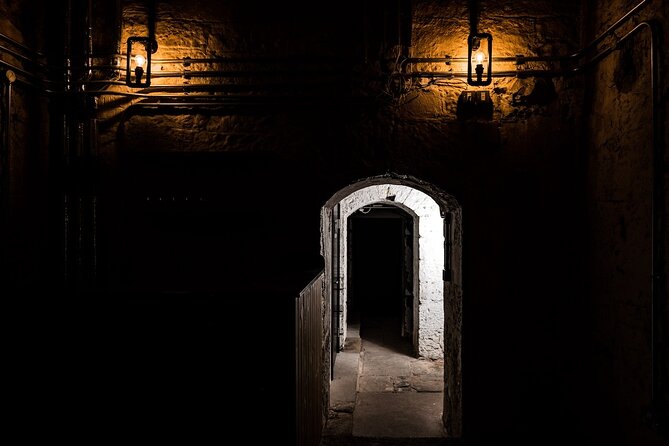 Edinburgh: Witches & Haunted History Walking Tour - Why this Edinburgh walk is more than a ghost story